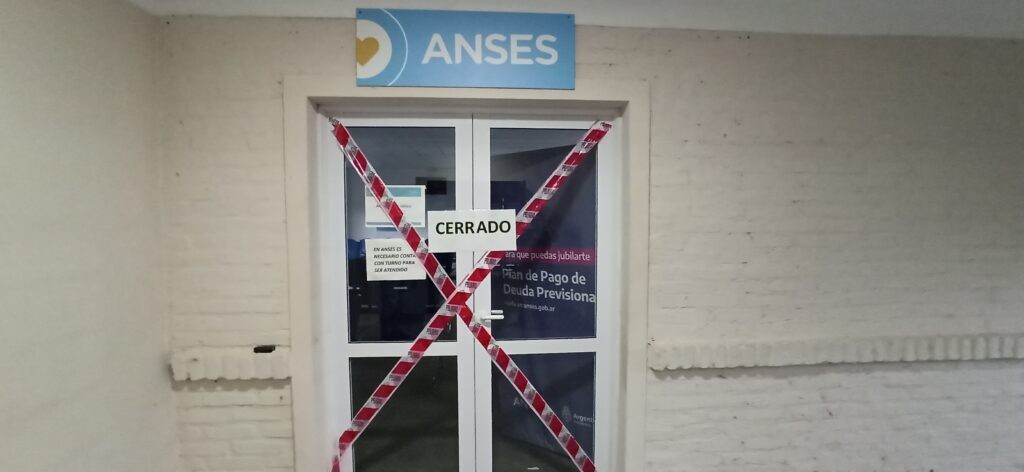 La motosierra llegó a la ANSES del Chaco: Nación cerró seis oficinas entre ellas las de Sauzalito y Fuerte Esperanza