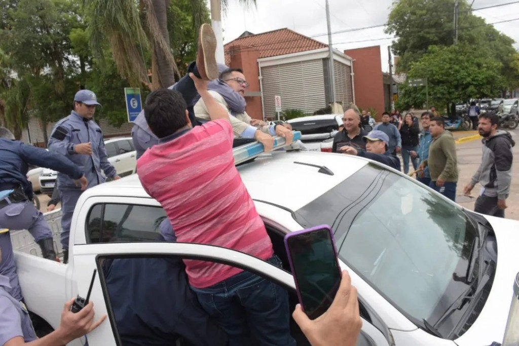 Resistencia: Escándalo en el Municipio por la detención de un concejal de la CER tras una manifestación
