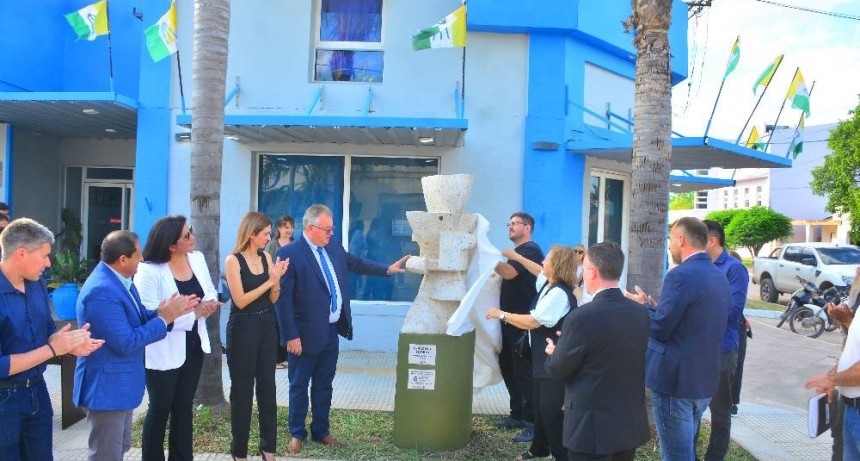 Emplazamiento de la Escultura N.º 27 en la Municipalidad de Juan José Castelli
