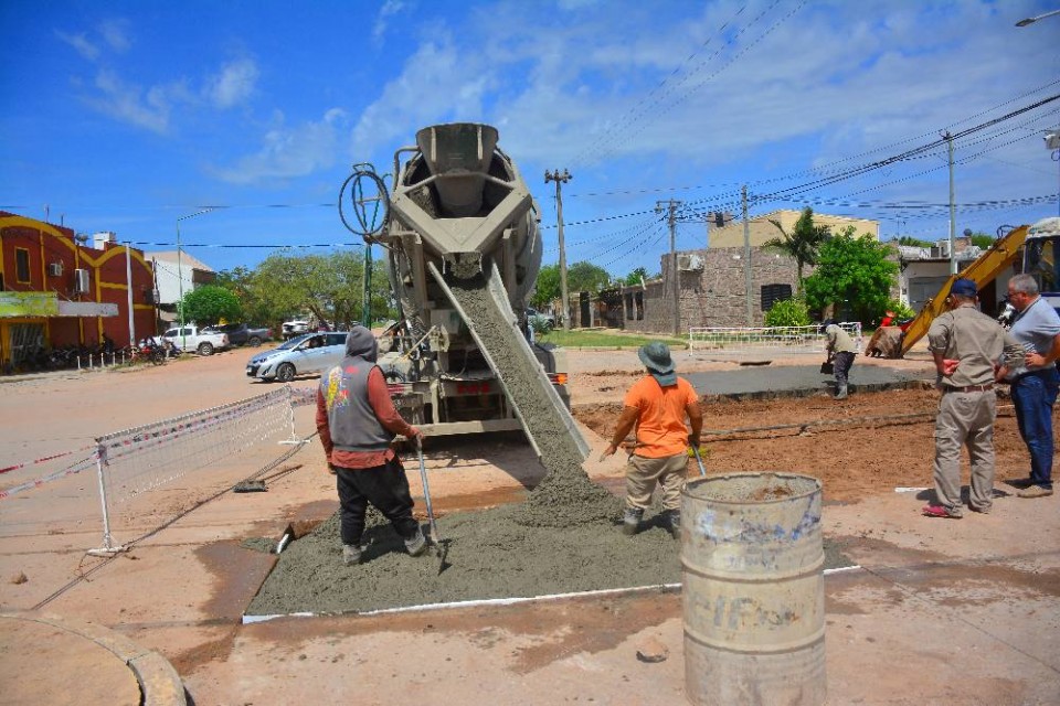 El municipio avanza con el bacheo de calles de Castelli