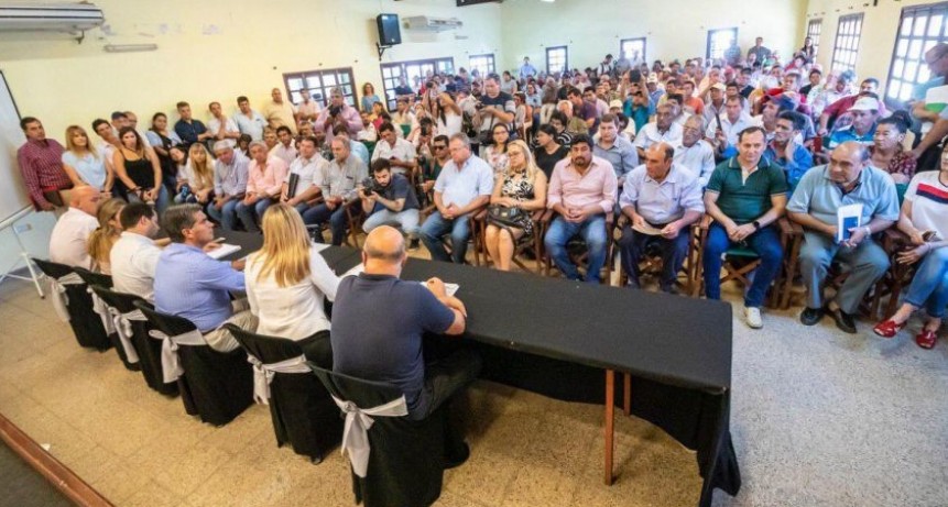Familias rurales: garantizan la regularizaci&oacute;n de tierras y el abastecimiento al mercado alimentario