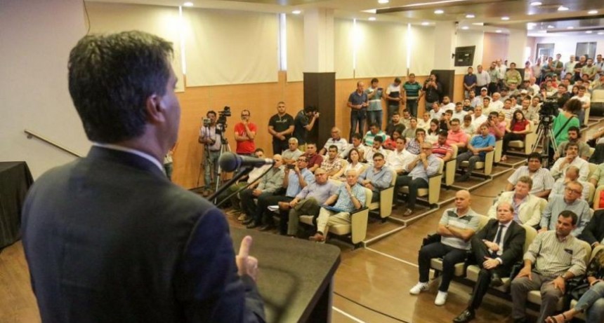 Capitanich anunci&oacute; plan de obras p&uacute;blicas que incluyen 269 km de rutas para el impenetrable