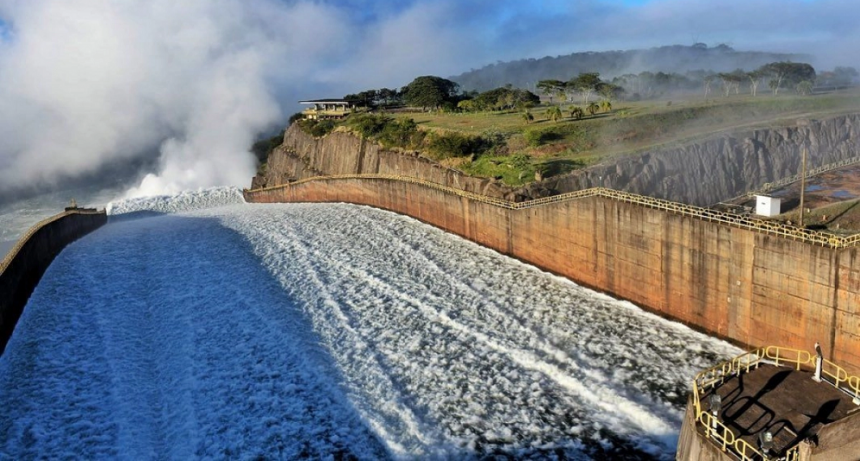 La represa Itaip&uacute; abrir&aacute; sus compuertas y mejorar&iacute;a el caudal del Paran&aacute; en Argentina