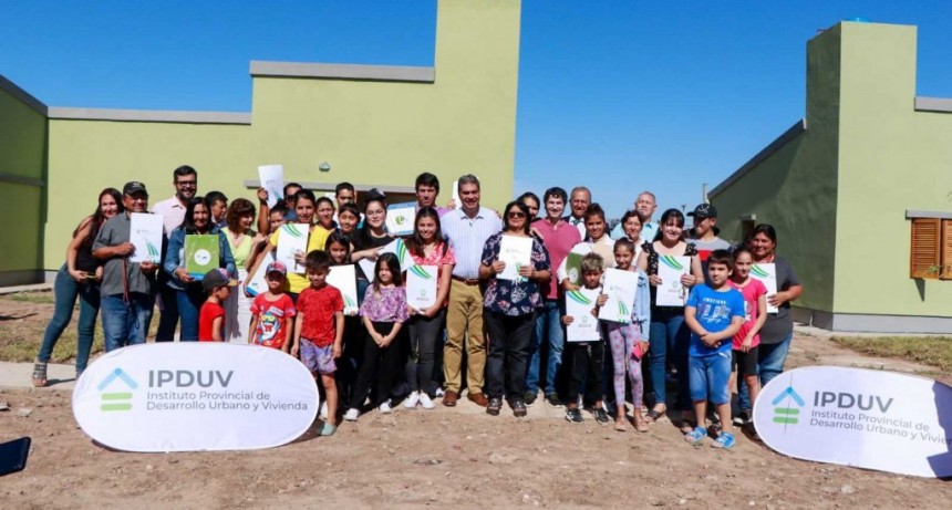 25 familias de Villa &Aacute;ngela accedieron a su casa propia