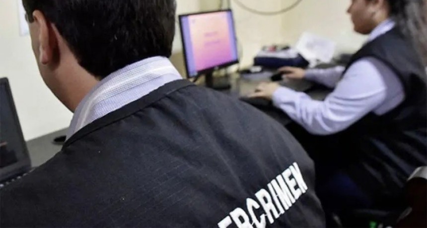 La Polic&iacute;a atiende cuatro denuncias diarias por usurpaci&oacute;n de WhatsApp