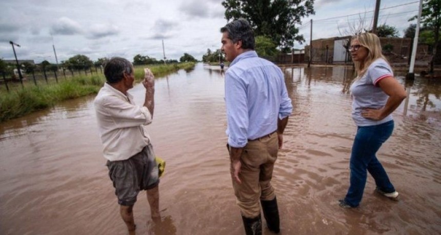 Capitanich coordin&oacute; la asistencia recorriendo las localidades afectadas por la Emergencia