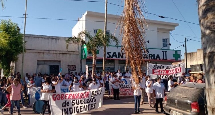 Fuerte protesta docente en Castelli en el inicio de la primera semana de paro