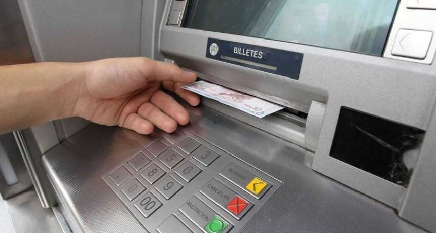Sueldos: El viernes 26 cobrar&aacute;n pasivos y el lunes 1 de marzo se paga a activos