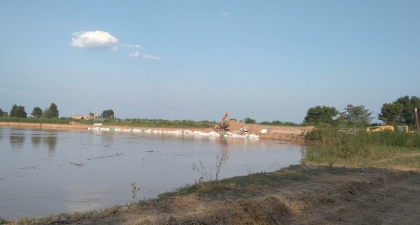 Crecida del Bermejo: intensifican trabajos para prevenir la erosi&oacute;n del r&iacute;o en la costa lindante a la ruta 95