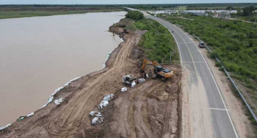 R&iacute;o Bermejo: aseguran que la situaci&oacute;n est&aacute; contenida y califican de &ldquo;exitoso&rdquo; al operativo
