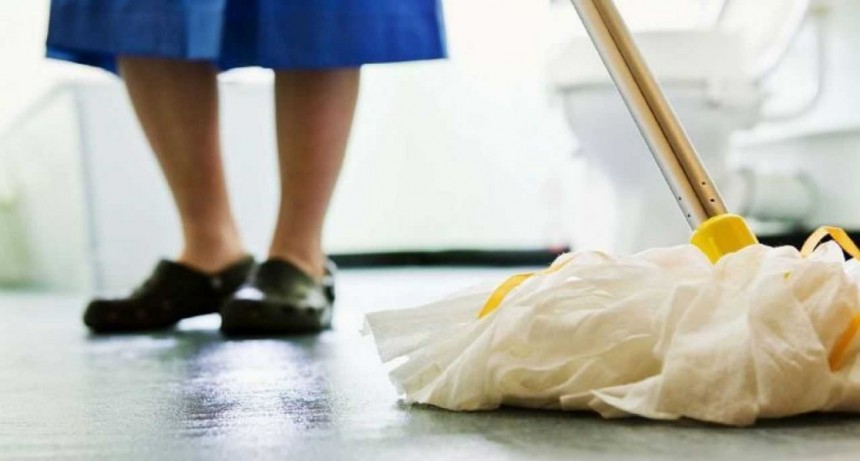 Trabajadoras de casas particulares percibir&aacute;n un nuevo aumento: c&oacute;mo quedan los salarios en marzo