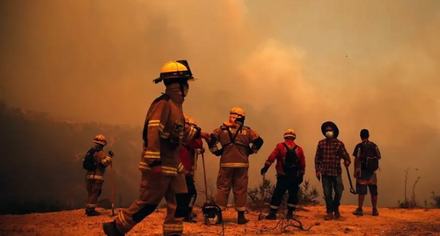 Terror y desolaci&oacute;n en Chile: los incendios de Valpara&iacute;so ya provocaron un centenar de muertes