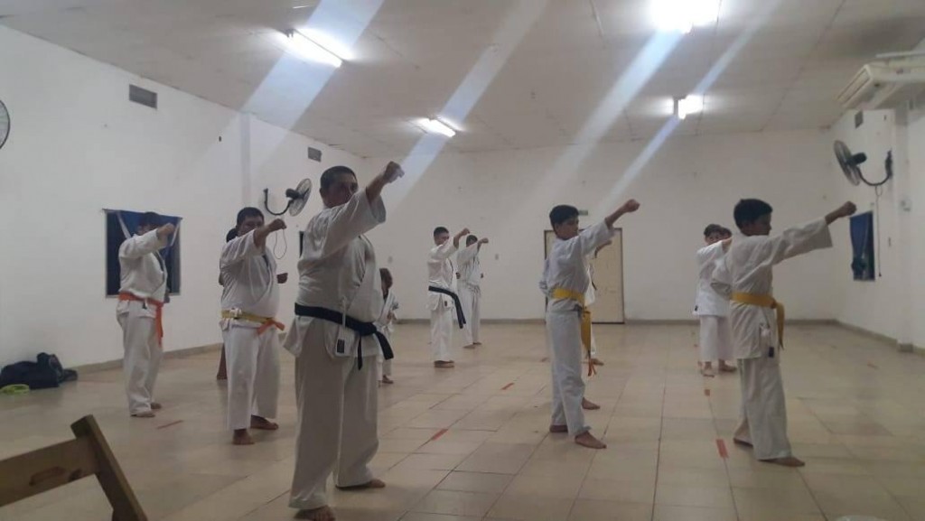 Inician las clases en la escuela de karate Do “El Impenetrable”