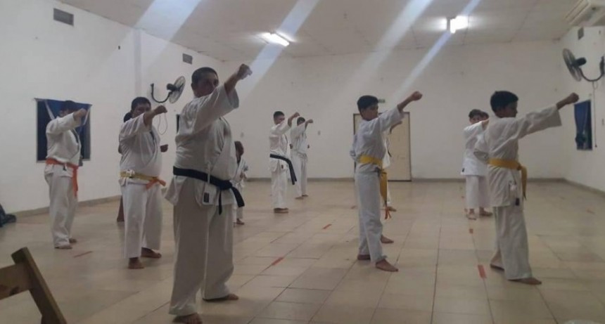 Inician las clases en la escuela de karate Do “El Impenetrable”
