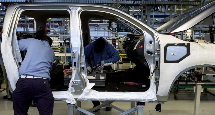 La producci&oacute;n industrial creci&oacute; 5,4% en enero y sum&oacute; su tercer mes en alza