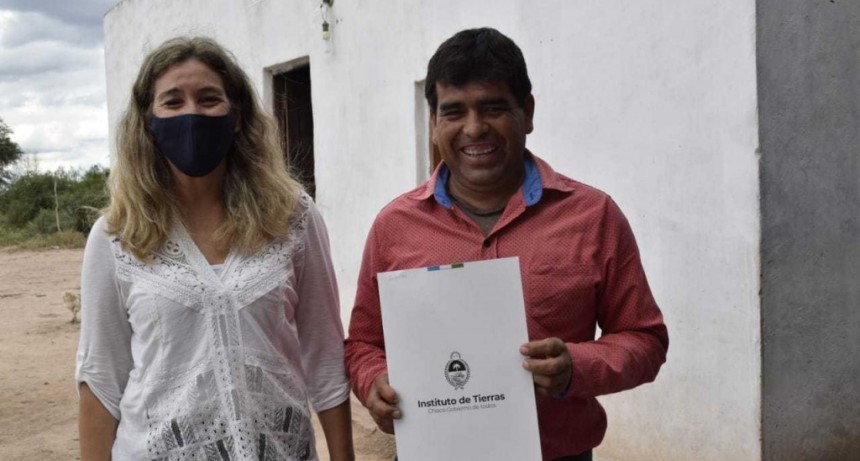 Adjudicaron tierras a familias de peque&ntilde;os productores de Miraflores