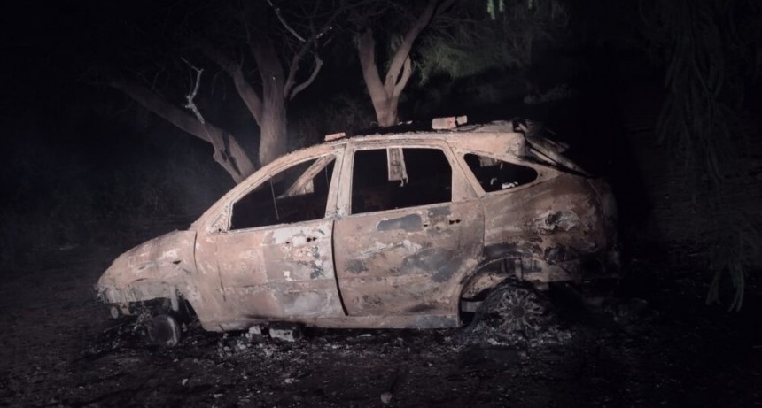 Se incendi&oacute; un autom&oacute;vil en una vivienda del paraje Monte Redondo