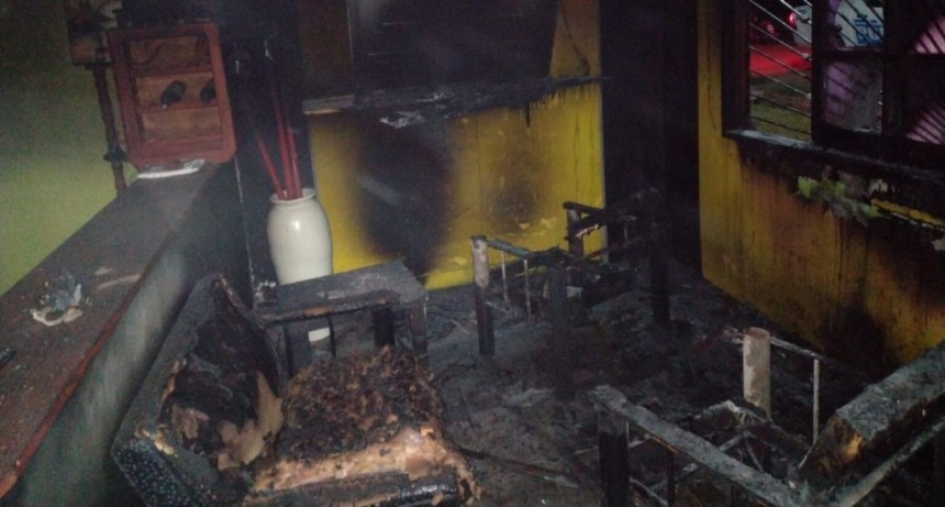 Se incendi&oacute; una vivienda en el barrio G&uuml;emes: s&oacute;lo hubo da&ntilde;os materiales