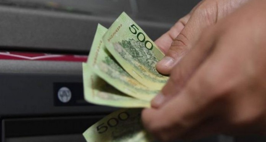 Oficializan la suba escalonada del salario m&iacute;nimo, vital y m&oacute;vil en 2022