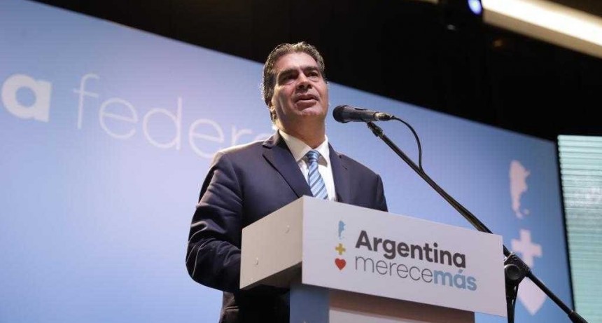 Capitanch present&oacute; su libro Argentina merece m&aacute;s