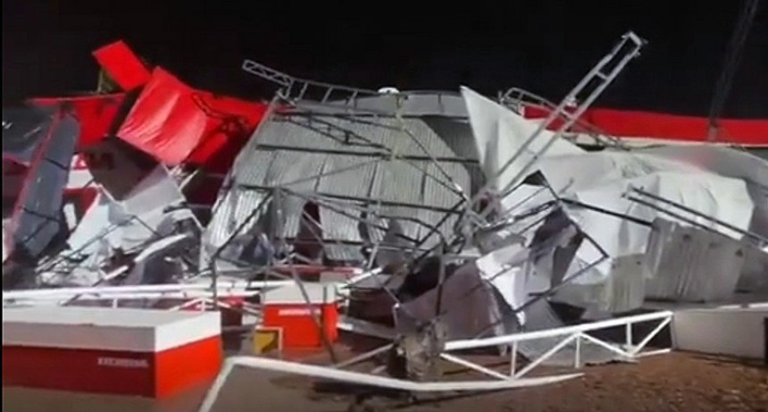 Vientos de 100km/h en San Nicol&aacute;s: granizo, camiones volcados y serios da&ntilde;os en stands de Expoagro