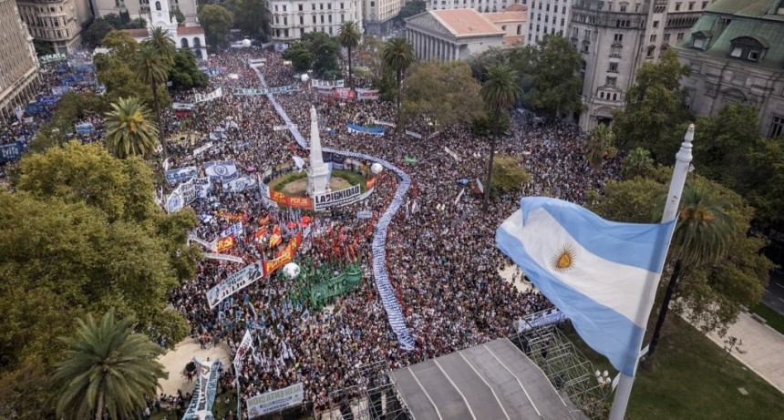 &ldquo;Nunca M&aacute;s&rdquo;, el grito de una multitud ante el negacionismo del Gobierno nacional