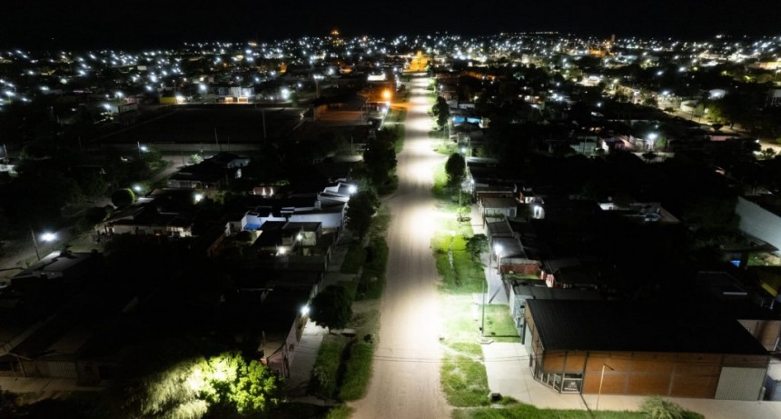 Desde el municipio avanzan con trabajos de iluminaci&oacute;n en "Avenida del Trabajo" de Castelli