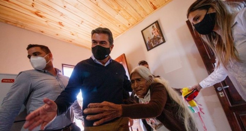 Entregaron una vivienda y el t&iacute;tulo de Patrimonio Cultural Viviente a una mujer qom de 103 a&ntilde;os