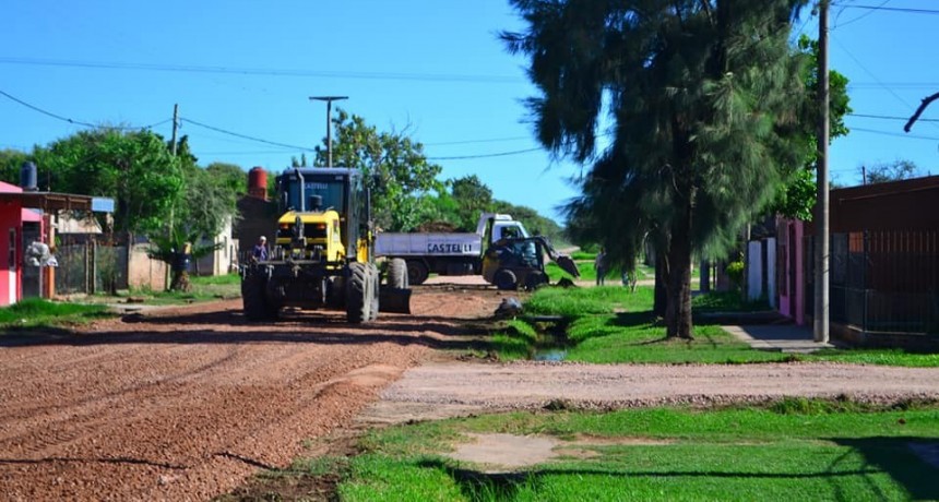 Importantes avances en el enripiado de calles en Castelli