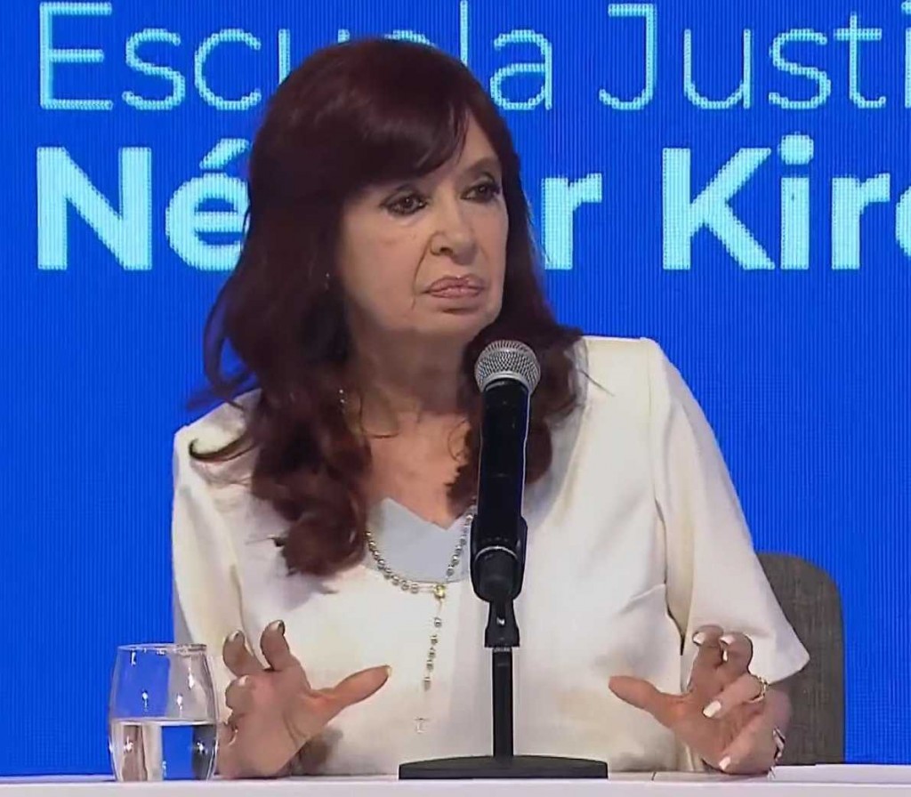 Cristina Kirchner: “La inflación no para con la dolarización”
