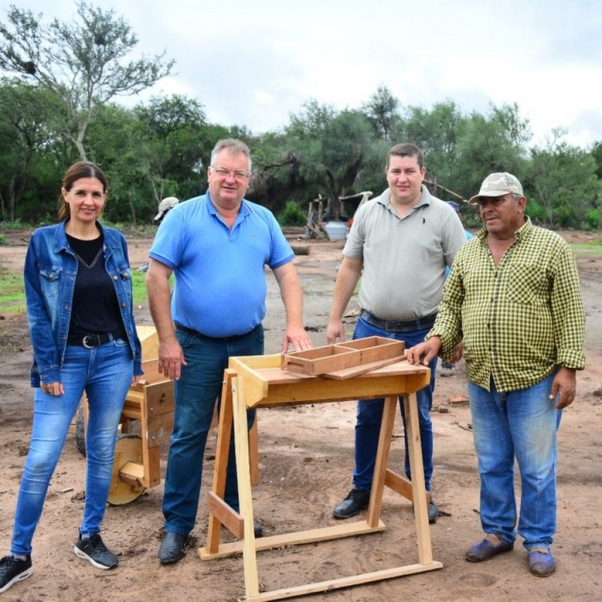 Ladrilleros reubicados recibieron nuevo equipamiento 