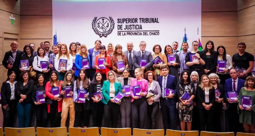 La vicegobernadora entreg&oacute; bibliograf&iacute;a con perspectiva de g&eacute;nero al Poder Judicial