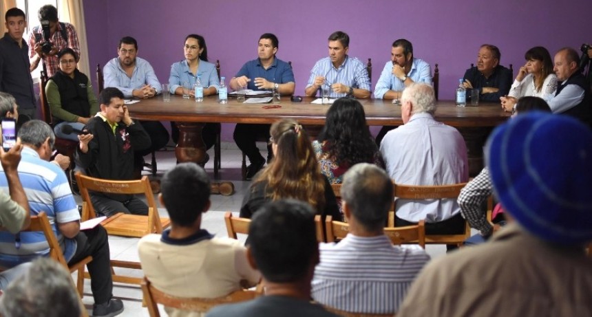 Las Garcitas: el Gobernador se reuni&oacute; con productores de la zona