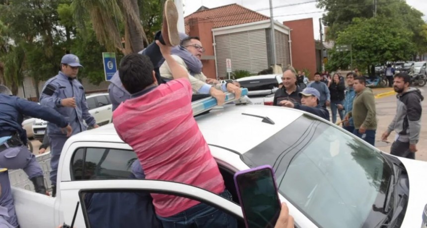 Resistencia: Esc&aacute;ndalo en el Municipio por la detenci&oacute;n de un concejal de la CER tras una manifestaci&oacute;n