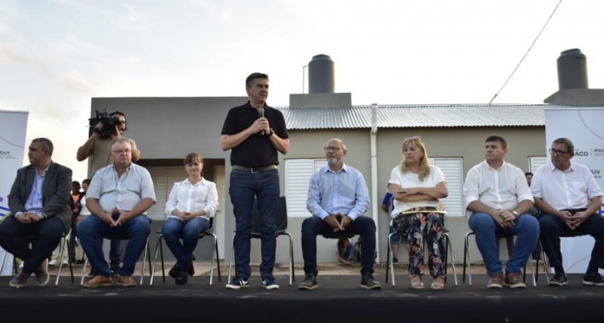 50 familias recibieron sus viviendas en Castelli