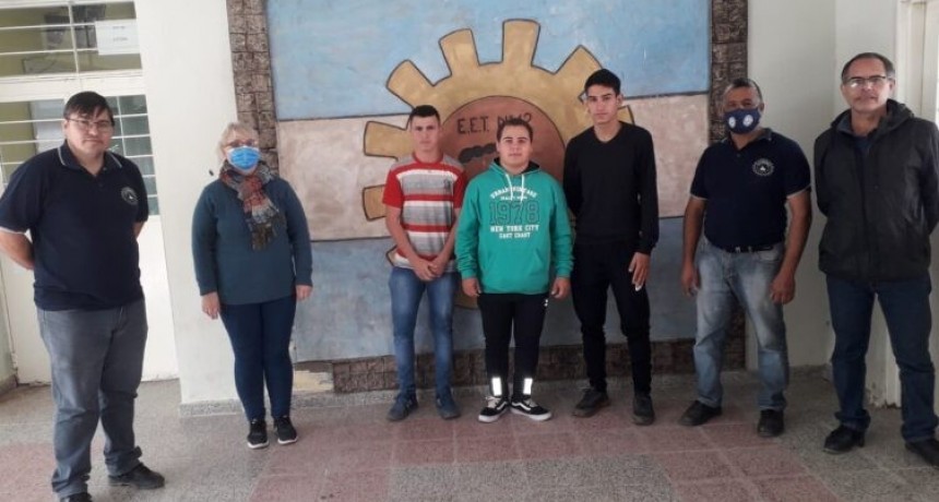 Cuatro j&oacute;venes egresados de la EET N&deg; 12 fueron incorporados para trabajar en una torner&iacute;a industrial de C&oacute;rdoba