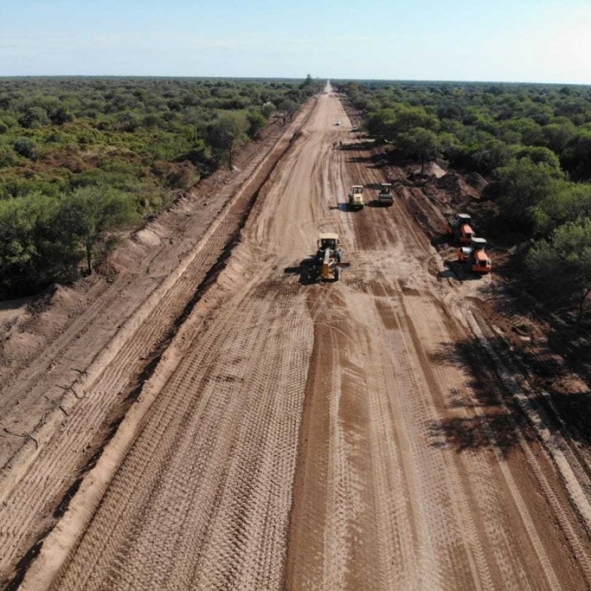 A buen ritmo, avanza la ejecuci&oacute;n de ruta 9 en El Impenetrable