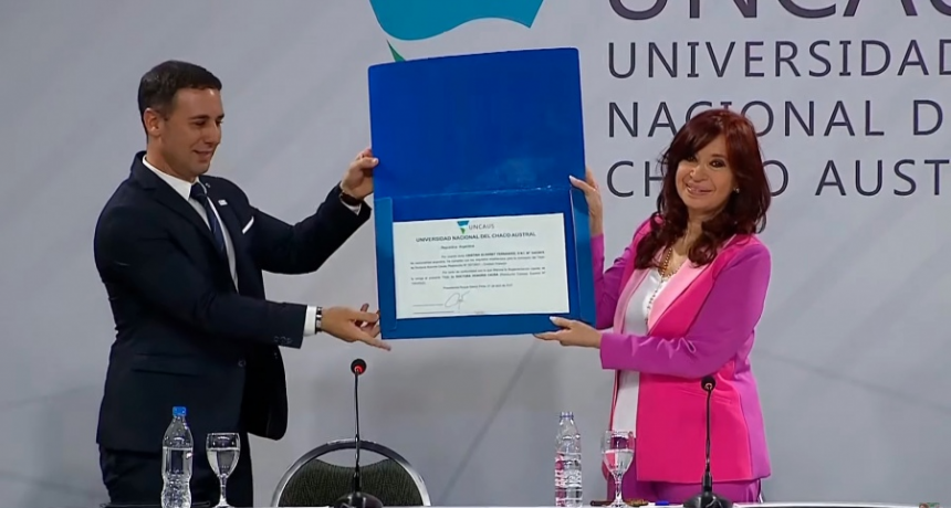&ldquo;Es un honor hacerle esta entrega y decirle gracias por su humildad y por haber creado 16 Universidades en lugares estrat&eacute;gicos del pa&iacute;s&rdquo;