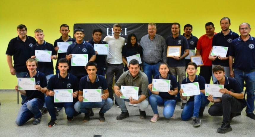 Estudiantes de la E.E.T N&deg;12 recibieron certificados de capacitaci&oacute;n del Instituto Nacional de Tecnolog&iacute;a Industrial