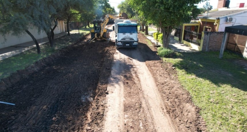 Comenzaron las tareas de pavimentaci&oacute;n de la calle S&aacute;enz Pe&ntilde;a entre avenida G&uuml;emes y calle Dr. V&aacute;zquez.