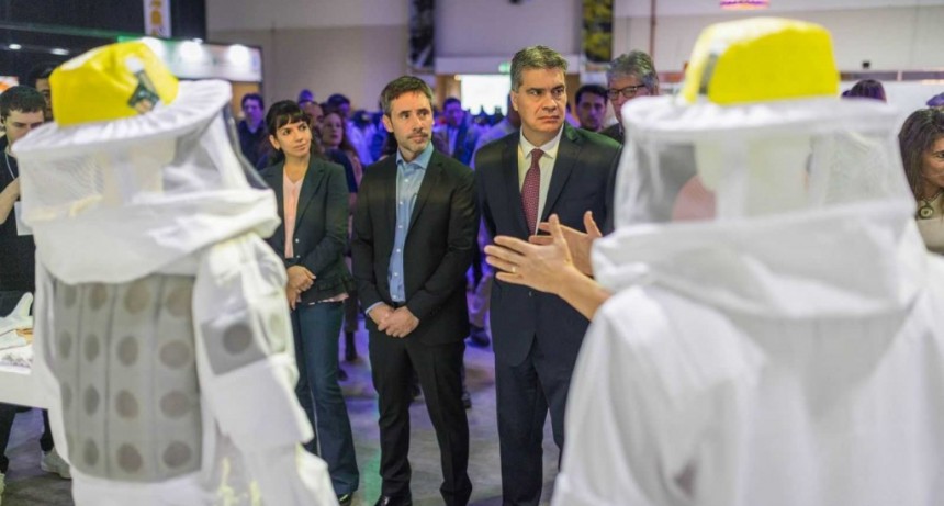 El Gobierno firm&oacute; convenios para el desarrollo del sector ap&iacute;cola