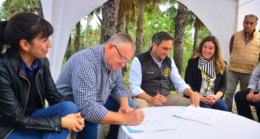 Castelli firmó convenio con Nación para fortalecer políticas ambientales