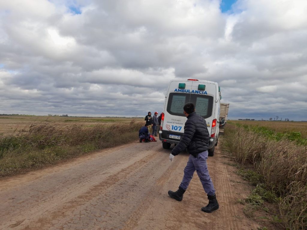 Asesinaron a puñaladas a una docente en Las Breñas: un camionero la encontró en un camino rural