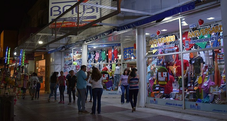 Sigue el derrumbe en comercios: las ventas minoristas pymes bajaron 7,3% anual en abril
