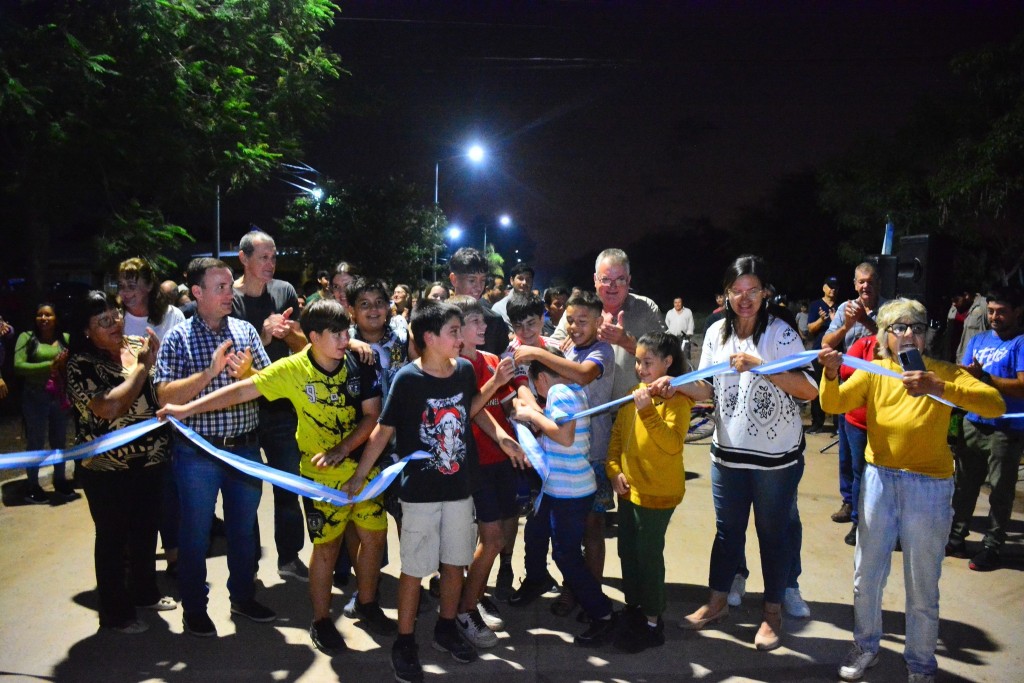El intendente Pío Sander habilitó la pavimentación de la calle Dr. Esteban Maradona