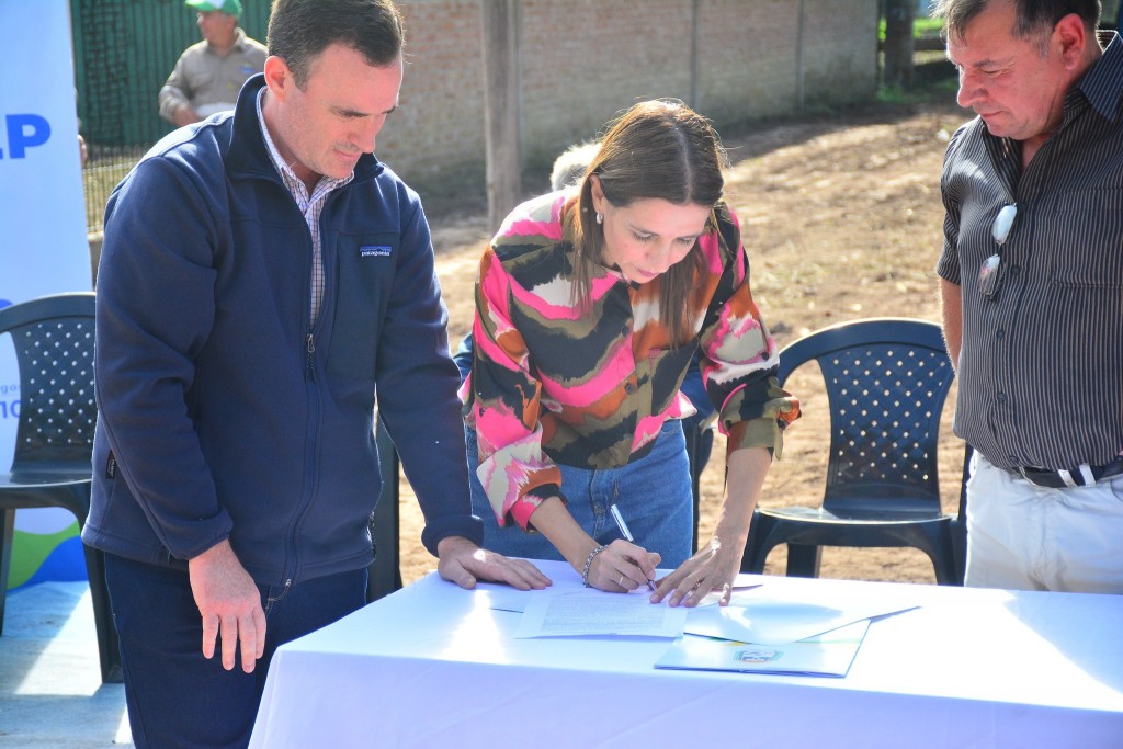 Firman convenio para fortalecer el corredor turístico en el Camping “El Malà”