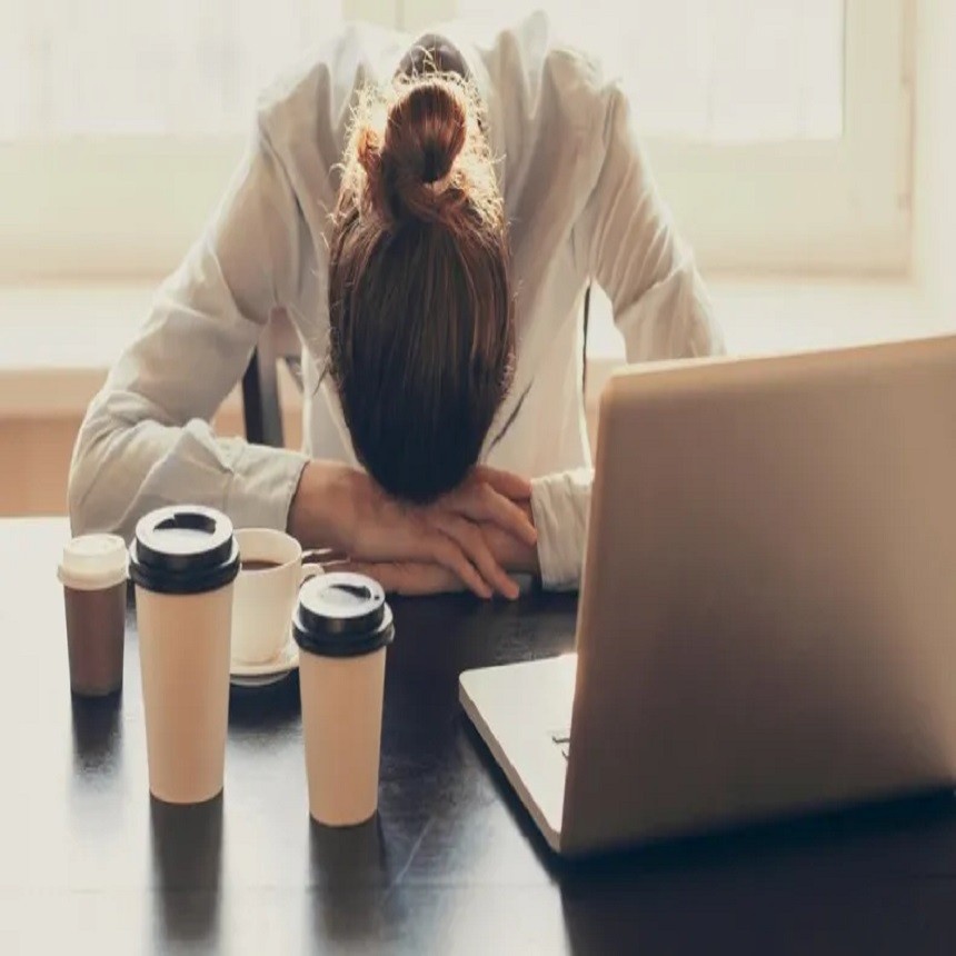 Vivir para trabajar: los argentinos hacen una jornada promedio de 16,8 horas