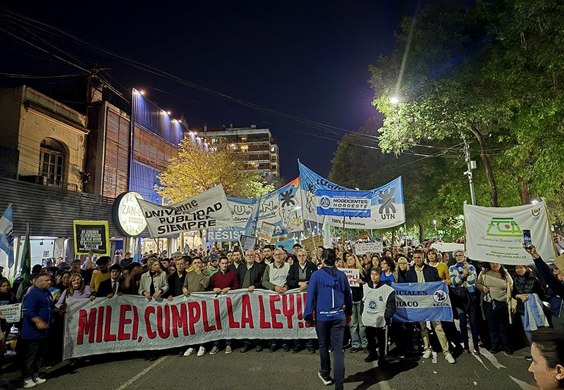 Multitudinaria marcha universitaria en Corrientes y Chaco contra el ajuste de Javier Milei