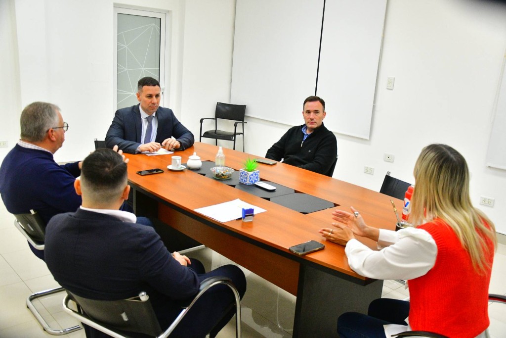 Importante convenio entre la Municipalidad de Castelli y la UNCAUS para fortalecer la formaci&oacute;n de futuros veterinarios