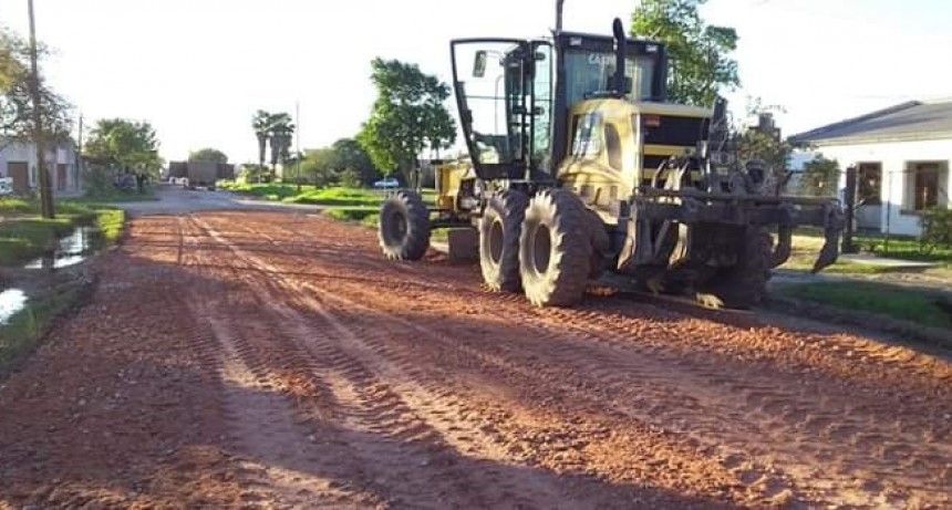 Avanza el plan de enripiado urbano en Castelli